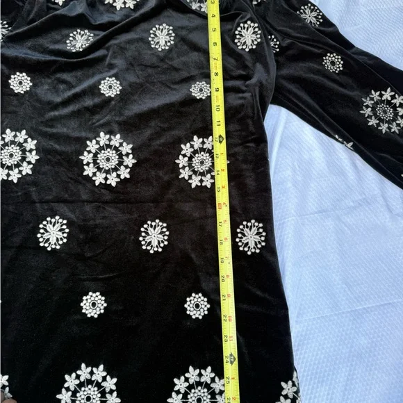 Zara Black Dress with White Floral Patterns - Picture 4 of 7